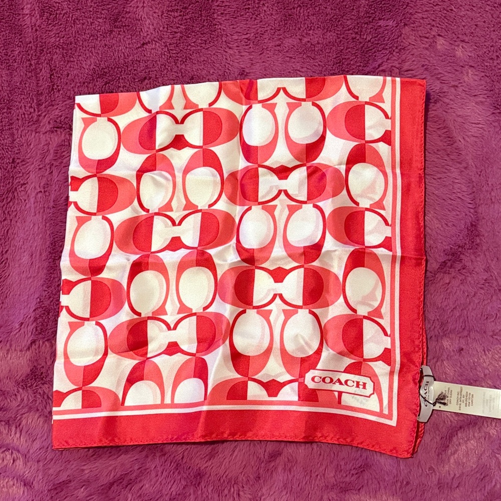 ♥️🩷Coach Pink Peyton Dream C Signature Scarf Square 100% Silk F83972 NWT